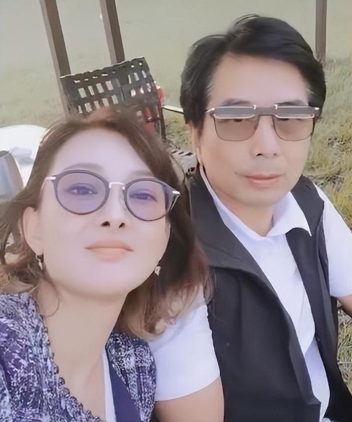 時(shí)空對話：探尋演員牛莉現(xiàn)任丈夫的隱秘畫像