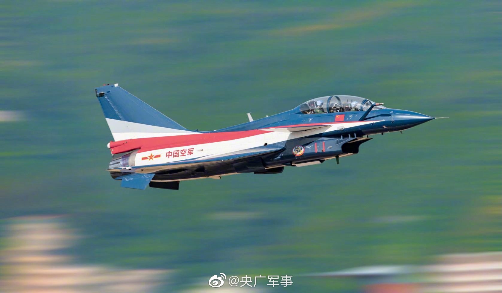 殲 10和殲 11誰(shuí)厲害：一場(chǎng)空中對(duì)決的多元勾勒與性能特寫
