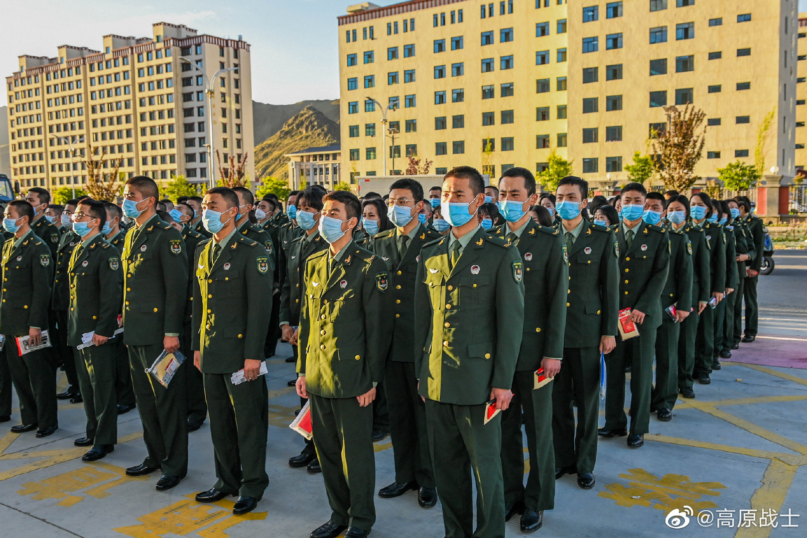 《大學(xué)生士兵》:CCTV-2熒屏上的青春軍旅史詩深度解析與價(jià)值探討