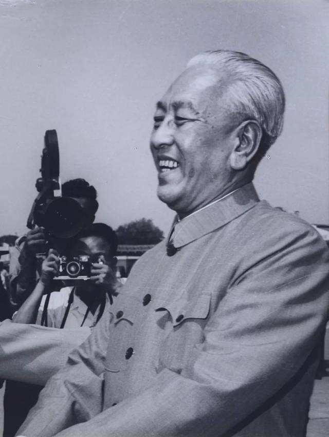 深度解析：1982年中國(guó)國(guó)防部長(zhǎng)是誰(shuí)？兼論其歷史貢獻(xiàn)與時(shí)代背景