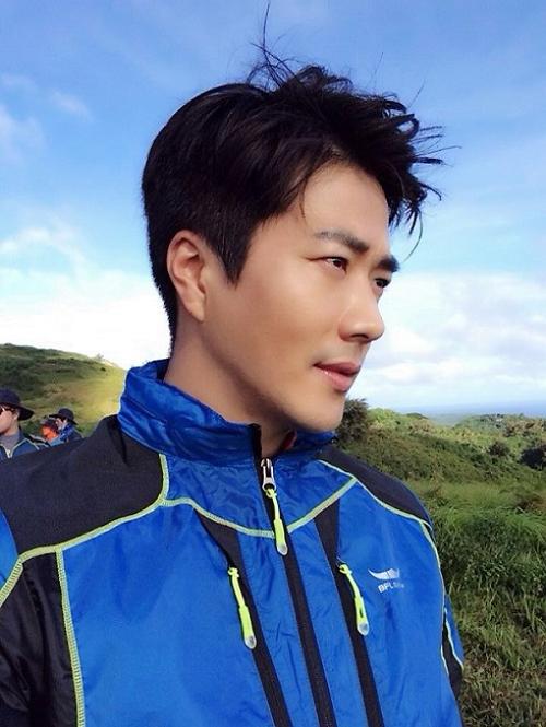 權(quán)相宇個(gè)人簡歷深度解析:熒幕男神的演技蛻變與演藝傳奇