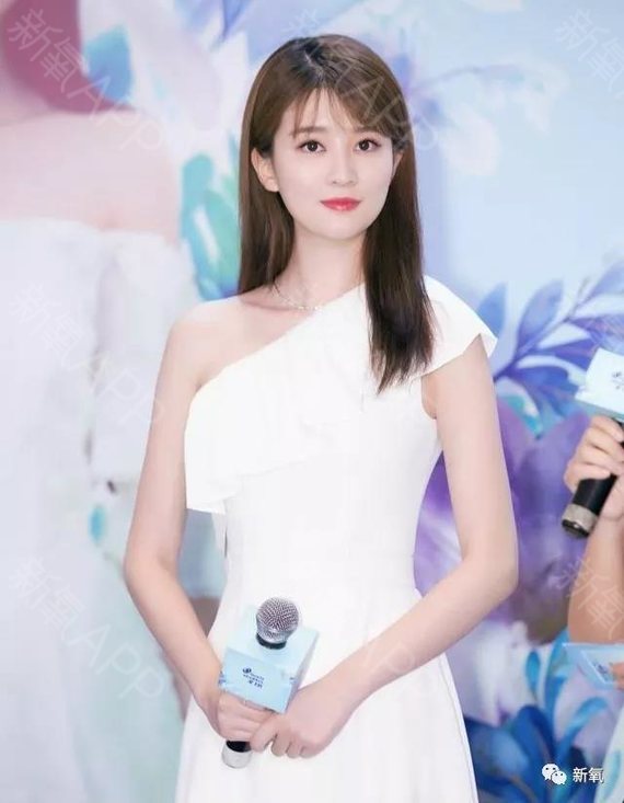 喬欣家庭背景深度解析:探秘?zé)赡粌?nèi)外的人生底色與成長軌跡