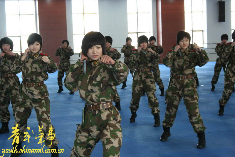 咖啡館奇遇:深度探尋中國人民武裝警察部隊(duì)特種警察學(xué)院的軍警身份迷思